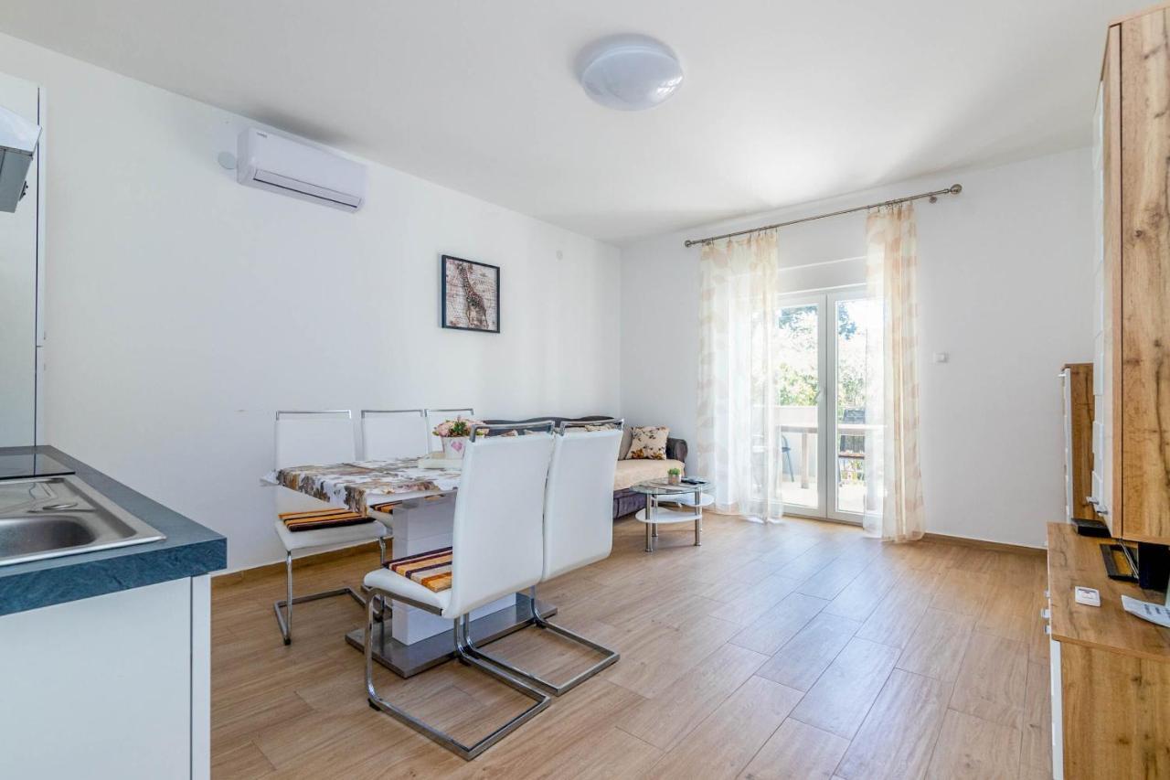 Apartment Lea Sveti Filip i Jakov Bagian luar foto